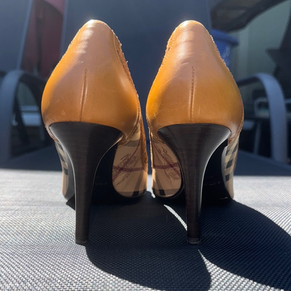 Vintage Burberry Brogue Haymarket Check Peep Toe Heels Size 40 (9-9.5 US) - Picture 4 of 13
